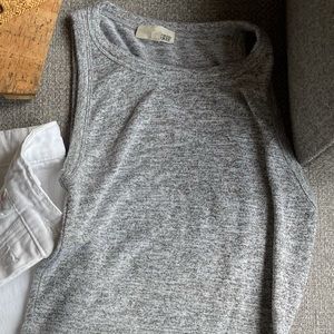 EUC Aritzia grey crop top. Size small